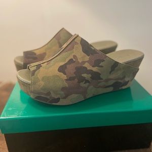 Women’s Chocolate Blu Camo Wedges
